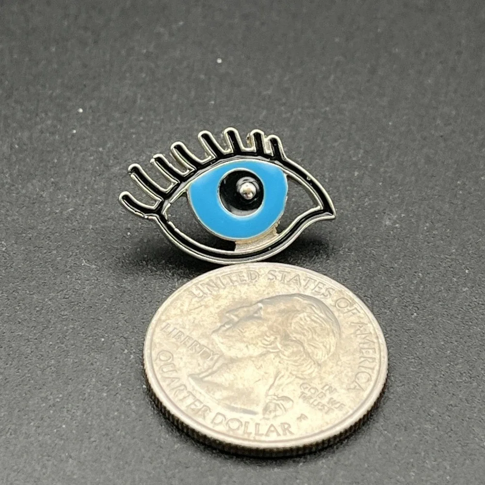 Blue Eye Outline Eyelashes‎ Lapel Hat Pin